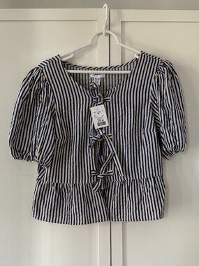 NWT Japna (Winner's) navy and white peplum puff sleeve tie blouse (size M)
